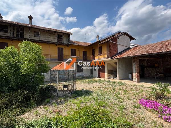 VILLA BIFAMILIARE + GIARDINO - Briona (NO) - 127.000 €